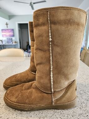 Minnetonka Sheepskin Boots Men’s Tan Suede Moccasin Winter Boots